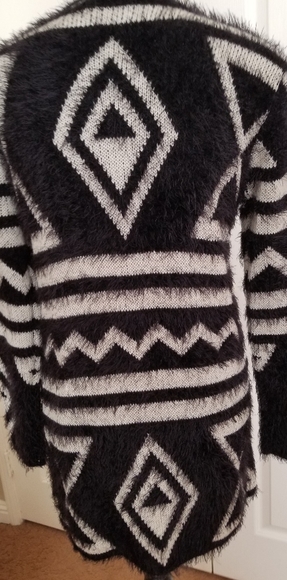 NWOT Michelle Nicole Geometric Women's Sweater - Picture 4 of 8